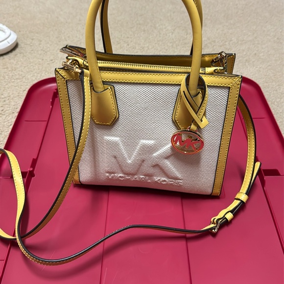 Michael Kors Handbags - MK purse